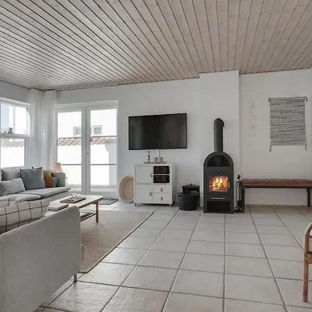 Riki - 150m From The Sea By Interhome *